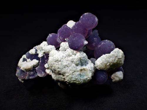 Quartz (variety amethyst)<br />Mamuju area, Sulawesi Barat Province, Indonesia<br />34 mm x 24 mm x 20 mm<br /> (Author: Don Lum)