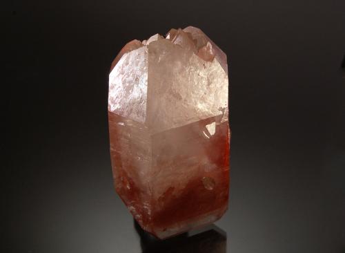 Quartz<br />Ambatofinandrahana, Distrito Ambatofinandrahana, Región Amoron'i Mania, Provincia Fianarantsoa, Madagascar<br />3.6 cm x 5.7 cm<br /> (Author: Michael Shaw)