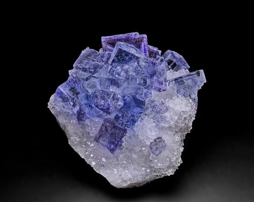 Fluorite, Quartz<br />La Viesca Mine, La Collada mining area, Huergo, Siero, Comarca Oviedo, Principality of Asturias (Asturias), Spain<br />7.2 x 7.1 cm<br /> (Author: am mizunaka)