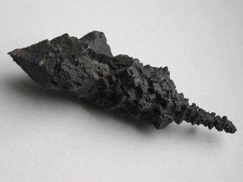 Acanthita<br />Imiter Mine, Jebel Saghro, Imiter District, Tinghir Province, Drâa-Tafilalet Region, Morocco<br />8,3 x 3,5 cm<br /> (Autor: Peter Seroka)