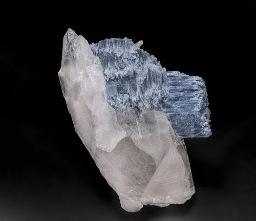 Quartz, Beryl<br />Deo Darrah, Khash & Kuran Wa Munjan Districts, Badakhshan Province, Afghanistan<br />9.7 x 7.0 cm<br /> (Author: am mizunaka)