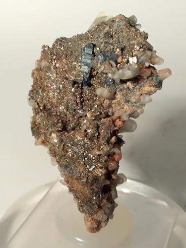 Bournonita, Pirita, Calcita<br />Brosso Mine, Cálea, Léssolo, Canavese District, Metropolitan City of Turin Province, Piedmont (Piemonte), Italy<br />63 x 50<br /> (Autor: Sante Celiberti)