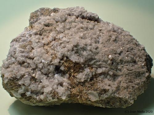 Chabazita<br />Túnel de la Mola, Sarroca de Bellera, Comarca Pallars Jussà, Lérida / Lleida, Cataluña / Catalunya, España<br />9 x 6 cm<br /> (Autor: Joan Niella)