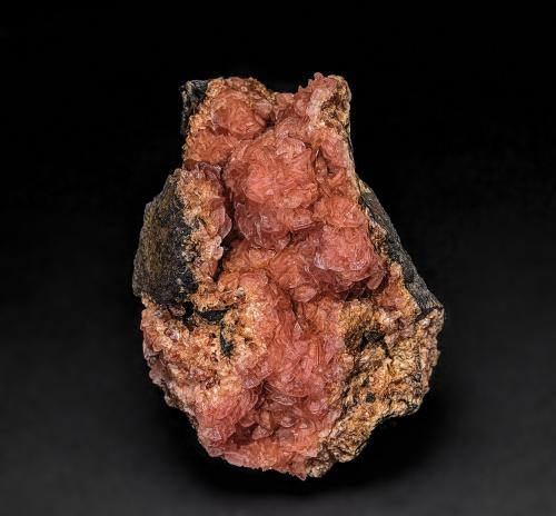 Rhodochrosite<br />Zeehan District, West Coast Council, Tasmania, Australia<br />4.1 x 3.4 cm<br /> (Author: am mizunaka)