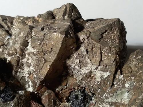 Pyrite, Magnetite<br />Mina Brosso, Cálea, Léssolo, Distrito Canavese, Provincia Ciudad metropolitana de Turín, Piamonte (Piemonte), Italia<br />240 x 140 mm<br /> (Author: Sante Celiberti)