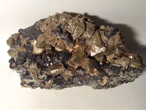 Pyrite, Magnetite<br />Mina Brosso, Cálea, Léssolo, Distrito Canavese, Provincia Ciudad metropolitana de Turín, Piamonte (Piemonte), Italia<br />240 x 140 mm<br /> (Author: Sante Celiberti)