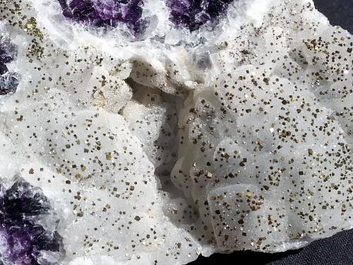 Pyrite and Quartz on Fluorite<br />Túnel Chengnan (obras), Wuyishan, Prefectura Nanping, Provincia Fujian, China<br />14 x 9 cm<br /> (Author: Volkmar Stingl)