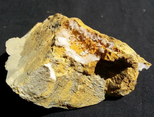 Aragonite<br />Grissianer Graben, Grissiano, Nalles (Nals), Autonomous Province South Tyrol, Trentino-Alto Adige (Trentino-Südtirol), Italy<br />9 x 7 cm<br /> (Author: Volkmar Stingl)