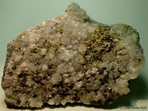 Prehnita<br />Antigua cantera MOPU, Malpàs, El Pont de Suert, Comarca Alta Ribagorça, Lérida / Lleida, Cataluña / Catalunya, España<br />11 x 8 cm<br /> (Autor: Joan Niella)