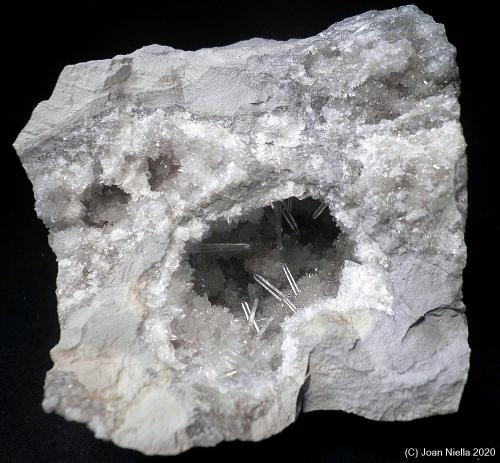 Celestina<br />Yacimiento de Celestinas, Torà, Comarca Solsonès, Lérida / Lleida, Cataluña / Catalunya, España<br />6 x 6 cm<br /> (Autor: Joan Niella)