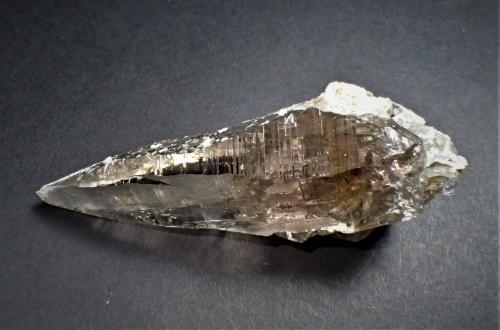 Quartz (tessin habit)<br />Ticino (Tessin), Suiza<br />120 mm x 55 mm x 44 mm<br /> (Author: Don Lum)