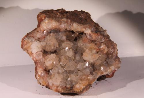 Quartz<br />Mina Arrayanes, Distrito Linares-La Carolina, Linares, Comarca Sierra Morena, Jaén, Andalucía, España<br />92mm x 85mm x 66mm<br /> (Author: Firmo Espinar)