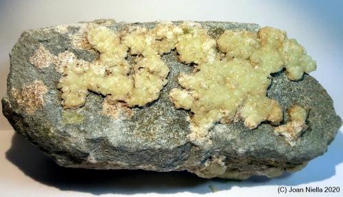 Prehnita<br />Afloramiento de doleritas de Serveto, Serveto, Plan, Comarca Sobrarbe, Huesca, Aragón, España<br />10 x 5 cm<br /> (Autor: Joan Niella)
