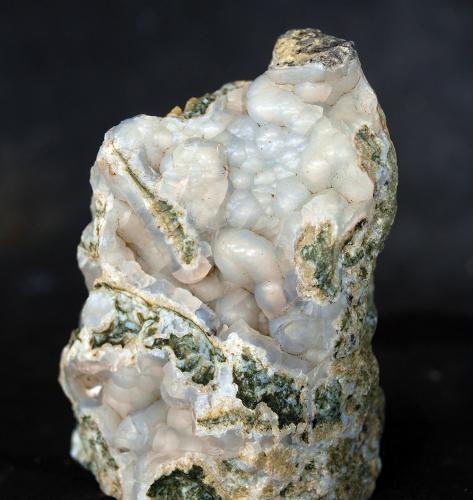 Cuarzo (variedad calcedonia)<br />Volcán Cabezo Negro de Zeneta, Murcia, Comarca Huerta de Murcia, Región de Murcia (Murcia), España<br />6.5 x 4 cm<br /> (Autor: Pedro Antonio)