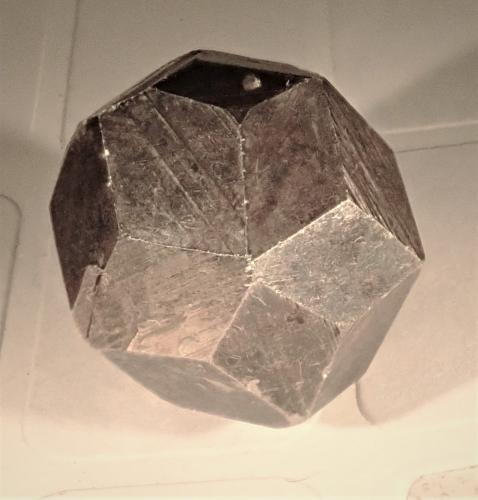 pyrite<br />Traversella, Valle Chiusella, Distrito Canavese, Provincia Ciudad metropolitana de Turín, Piamonte (Piemonte), Italia<br />1.4x1.4x1.3<br /> (Author: Bob Morgan)