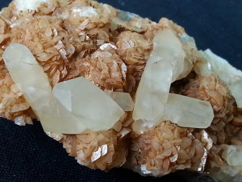 Calcite on Fe-Dolomite on Fluorite<br />Yongping Mine, Yongping, Yanshan, Shangrao Prefecture, Jiangxi Province, China<br />6 x 3 cm<br /> (Author: Volkmar Stingl)