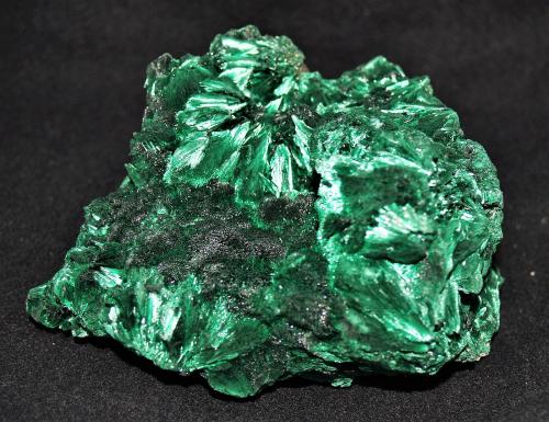 Malachite<br />Mindingi Mine (Mindigi Mine), Swambo, Kambove District, Katanga Copper Crescent, Katanga (Shaba), Democratic Republic of the Congo (Zaire)<br />10x11x7 cm<br /> (Author: Joseph DOliveira)