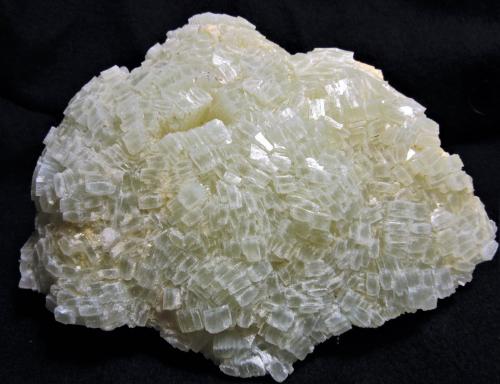 Prehnite<br />Zona Imilchil, Anti-Atlas, Provincia Er Rachidia, Región Drâa-Tafilalet, Marruecos<br />14x12x7 cm<br /> (Author: Joseph DOliveira)