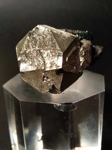 Pyrite, Hematite<br />Rio Marina, Isla de Elba, Provincia Livorno, Toscana, Italia<br />35 x 32 mm<br /> (Author: Sante Celiberti)