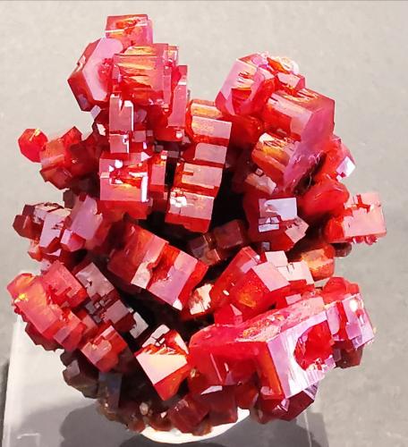 Vanadinite<br />Coud'a, Distrito minero Mibladen, Mibladen, Midelt, Provincia Midelt, Región Drâa-Tafilalet, Marruecos<br />5 cm x 5 cm<br /> (Author: Enrique Llorens)