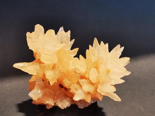 Aragonite<br />Jebel Irhoud, Youssoufia Province, Marrakesh-Safi Region, Morocco<br />8 cm x 6,5 cm<br /> (Author: Enrique Llorens)