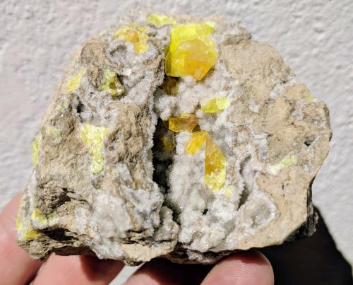 Azufre, Celestina<br />Sulphur Mines, La Serrata, Lorca, Comarca Alto Guadalentín, Region of Murcia (Murcia), Spain<br />7,5 x 6,5 cm.<br /> (Autor: Carles)