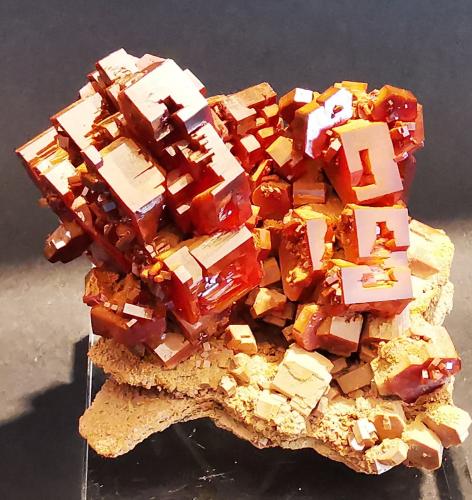 Vanadinite<br />Coud'a, Mibladen mining district, Mibladen, Midelt, Midelt Province, Drâa-Tafilalet Region, Morocco<br />7 cm x 6 cm<br /> (Author: Enrique Llorens)