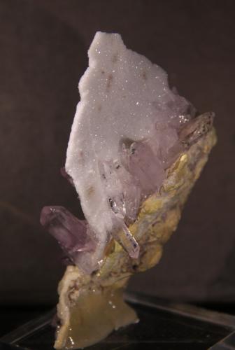 Quartz (variety amethyst)<br />Piedra Parada (Las Vigas), Municipio Tatatila, Veracruz (Veracruz de Ignacio de la Llave), Mexico<br />68mm x 93mm x 36mm<br /> (Author: Firmo Espinar)