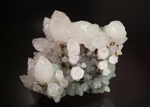 Quartz<br />Mina Suior, zona minera Cavnic, Cavnic, Maramures, Rumanía<br />8.2 cm x 10.1 cm<br /> (Author: Michael Shaw)