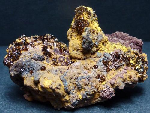 Jarosita<br />Jaroso ravine, Almagrera Range, Cuevas del Almanzora, Comarca Levante Almeriense, Almería, Andalusia, Spain<br />3,5 x 3 cm.<br /> (Autor: javier ruiz martin)