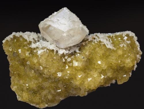 Calcite, Fluorite<br />Moscona Mine, El Llano, Solís, Corvera de Asturias, Comarca Avilés, Principality of Asturias (Asturias), Spain<br />12.4 × 9.4 × 4.8 cm<br /> (Author: JoséMiguel)