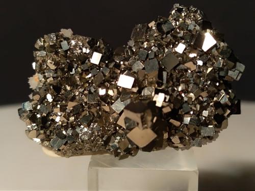 Pirita, Calcita<br />Gavorrano Mine, Gavorrano, Grosseto Province, Tuscany, Italy<br />35 x 23 mm<br /> (Autor: Sante Celiberti)