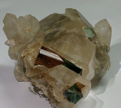 Elbaita<br />Concesión Ilha, Taquaral, Itinga, Vale do Jequitinhonha, Minas Gerais, Brasil<br />el cristal mide 11x32 mm<br /> (Autor: Ramon A  Lopez Garcia)