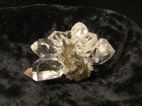 Quartz<br />Turtle Clan Ridge, Fonda, Mohawk, Condado Montgomery, New York, USA<br />5x3 cm.<br /> (Author: vic rzonca)