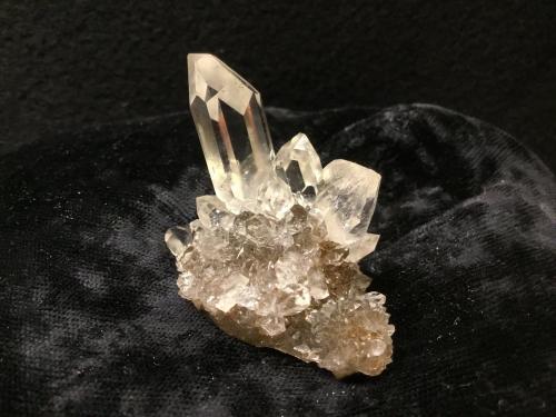 Quartz<br />Turtle Clan Ridge, Fonda, Mohawk, Condado Montgomery, New York, USA<br />6 cm.x 3 cm.<br /> (Author: vic rzonca)