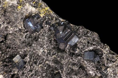 Stephanite<br />Banska Hodrusa Mine, Hodrusa-Hámre, Eslovaquia<br />FOV 8,5 x 6,3 mm<br /> (Author: Gerhard Brandstetter)