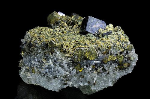 Galena, Chalcopyrite<br />Banská tiavnica (Schemnitz), Banská tiavnica District, Banská Bystrica Region, Slovak Republic<br />57 x 46 mm<br /> (Author: Gerhard Brandstetter)