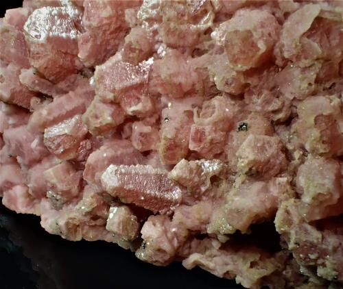 Rhodochrosite, Pyrite<br />Mina Emma, Butte, Distrito Butte, Condado Silver Bow, Montana, USA<br />90 mm x 52 mm x 34 mm<br /> (Author: Don Lum)