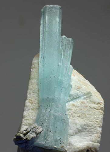 Berilo (variedad aguamarina)<br />Valle Braldu, Distrito Shigar, Gilgit-Baltistan (Áreas del Norte), Paquistán<br />cristal  100mm<br /> (Autor: Ramon A  Lopez Garcia)