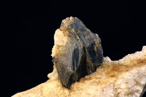 Gadolinite-Y<br />Slobrekka Pegmatite, Frikstad, Iveland, Aust-Agder, Norway<br />FOV 14 x 10,5 mm<br /> (Author: Gerhard Brandstetter)