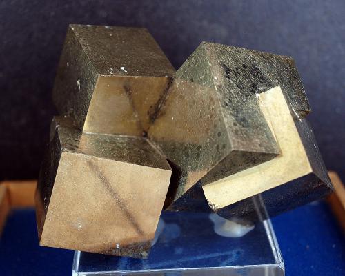 Pirita<br />Mina Ampliación a Victoria, Sierra de Alcarama, Navajún, Comarca Cervera, La Rioja, España<br />9 x 6 cm<br /> (Autor: Pedro Antonio)
