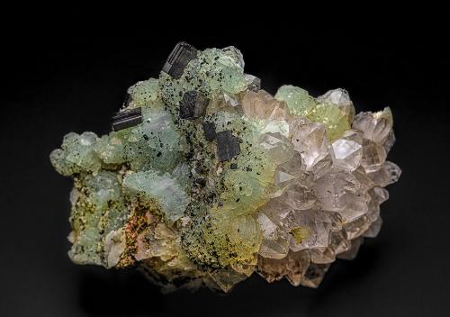 Quartz, Prehnite, Babingtonite<br />Meigu, Liangshan Autonomous Prefecture, Sichuan Province, China<br />9.1 x 6.5 cm<br /> (Author: am mizunaka)