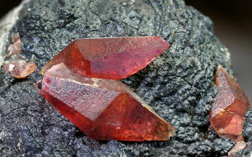 Rodocrosita<br />Mina Uchucchacua, Provincia Oyón, Departamento Lima, Perú<br />cristales 23 y 25 mm<br /> (Autor: Ramon A  Lopez Garcia)