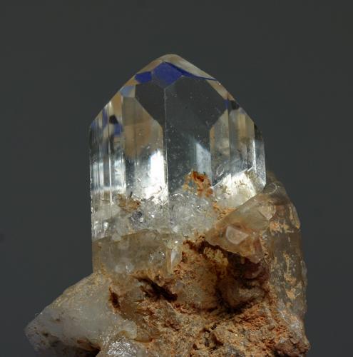 Topacio<br />Valle Mogok, Mogok, Distrito Pyin-Oo-Lwin, Región Mandalay (Division Mandalay), Myanmar (Burma)<br />cristal 18x23 mm<br /> (Autor: Ramon A  Lopez Garcia)