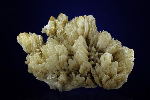 Calcite<br />Banská tiavnica (Schemnitz), Banská tiavnica District, Banská Bystrica Region, Slovak Republic<br />10 x 7 cm<br /> (Author: Gerhard Brandstetter)