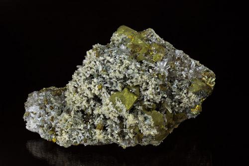 Chalcopyrite on Quartz<br />Banská tiavnica (Schemnitz), Banská tiavnica District, Banská Bystrica Region, Slovak Republic<br />93 x 68 mm<br /> (Author: Gerhard Brandstetter)