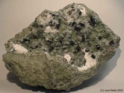 Babingtonita<br />Cantera Dahisar, Mumbai (Bombay), Distrito Mumbai, Maharashtra, India<br />9 x 6 cm<br /> (Autor: Joan Niella)