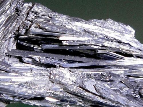 Stibnita (Estibina)<br />Mina Quiruvilca (Mina La Libertad), Distrito Quiruvilca, Provincia Santiago de Chuco, Departamento La Libertad, Perú<br />Campo de visión 4 cm.<br /> (Autor: Antonio P. López)