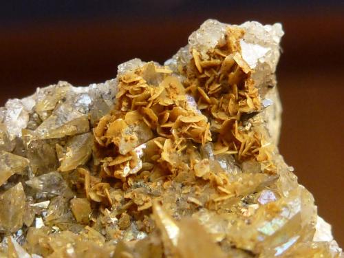 Barita, Calcita<br />El Cobre vein, El Cobre-Igualdad-Matacabras group of mines, Matacabras-Dehesa de las Yeguas, Bailén-Guarromán-Linares, Comarca Sierra Morena, Jaén, Andalusia, Spain<br />5 x 4 cm. la pieza<br /> (Autor: javier ruiz martin)