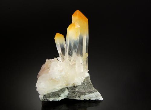 Quartz<br />Cabiche, Quípama, Departamento Boyacá, Colombia<br />3.5 x 4.4 x 6.0 cm<br /> (Author: Michael Shaw)